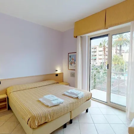 Aparthotel Miriam & 3*