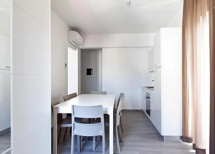 Miriam & Apartmanhotel 3*