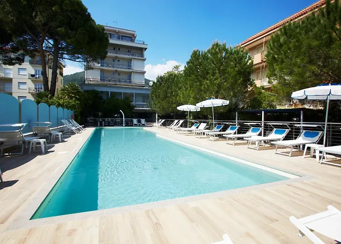 Miriam & Apartmanhotel 3*