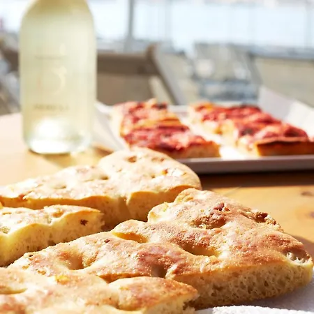 Ξενοδοχείο με διαμερίσματα Miriam & 3*