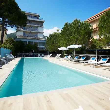 Miriam & Ξενοδοχείο με διαμερίσματα 3*