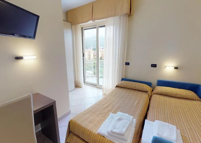 Miriam & 3* 皮特拉利古